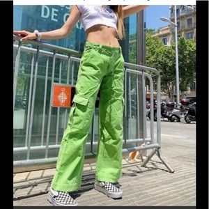 Brandy Melville green cargo pants size S brand new